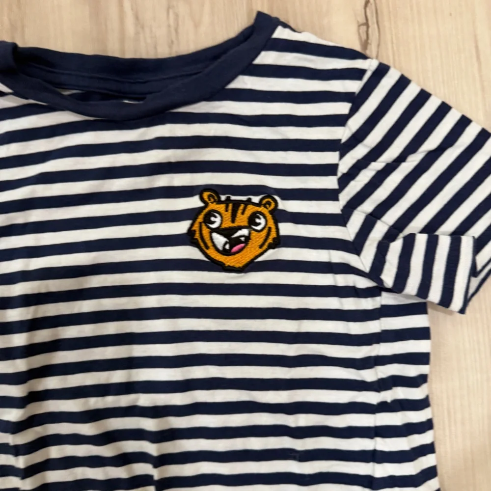 H&M Striped Navy and White Kids Shirt with Tiger Patch Size 3-4 T